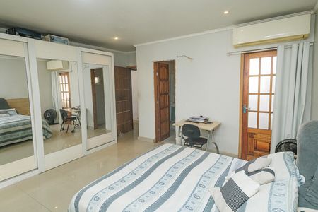 Casa à venda com 242m², 3 quartos e 4 vagas Casa à venda com 242m², 3 quartos e 4 vagasQuarto 1