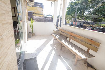 Casa à venda com 242m², 3 quartos e 4 vagas Casa à venda com 242m², 3 quartos e 4 vagasVaranda