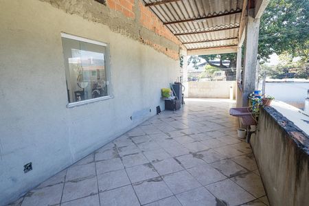 Casa à venda com 242m², 3 quartos e 4 vagas Casa à venda com 242m², 3 quartos e 4 vagasTerraço