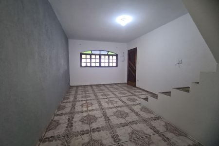 Casa para alugar com 3 quartos, 200m² em Parque Sao Rafael, São Paulo