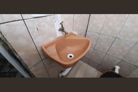 Banheiro de casa para alugar com 2 quartos, 60m² em Santa Maria, Osasco