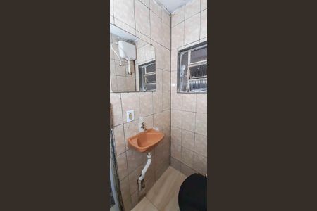 Banheiro de serviço de casa para alugar com 2 quartos, 60m² em Santa Maria, Osasco