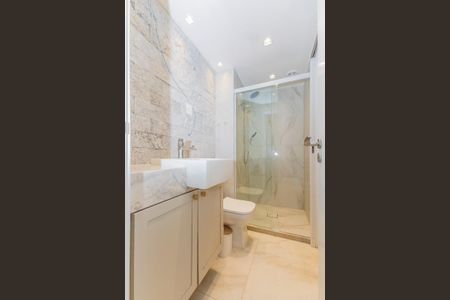 Banheiro de apartamento para alugar com 1 quarto, 44m² em Praia de Belas, Porto Alegre
