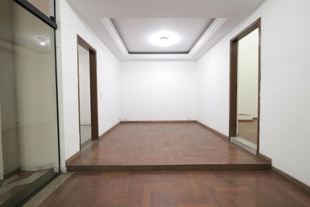 Casa para alugar com 200m², 2 quartos e 4 vagas Casa para alugar com 200m², 2 quartos e 4 vagasSala