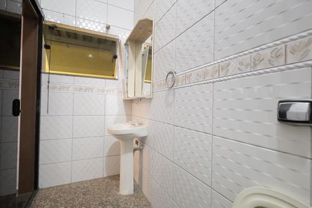 Casa para alugar com 200m², 2 quartos e 4 vagas Casa para alugar com 200m², 2 quartos e 4 vagasBanheiro 1