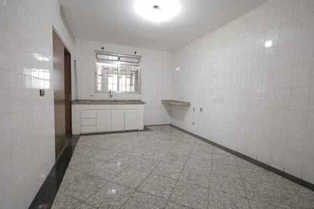 Casa para alugar com 200m², 2 quartos e 4 vagas Casa para alugar com 200m², 2 quartos e 4 vagasCozinha