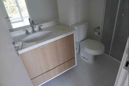 Banheiro social de apartamento para alugar com 1 quarto, 51m² em Residencial Tambore Iii, Santana de Parnaíba