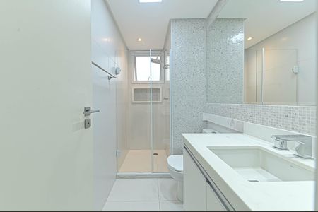 Apartamento à venda com 225m², 3 quartos e 4 vagas Apartamento à venda com 225m², 3 quartos e 4 vagasBanheiro da Suíte 2