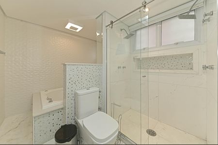 Apartamento à venda com 225m², 3 quartos e 4 vagas Apartamento à venda com 225m², 3 quartos e 4 vagasBanheiro da Suíte 3