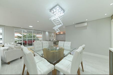 Apartamento à venda com 225m², 3 quartos e 4 vagas Apartamento à venda com 225m², 3 quartos e 4 vagasSala
