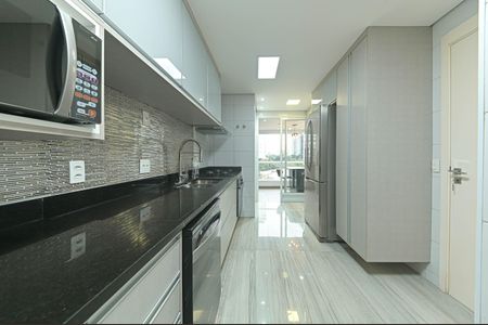 Apartamento à venda com 225m², 3 quartos e 4 vagas Apartamento à venda com 225m², 3 quartos e 4 vagasCozinha