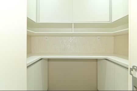 Apartamento à venda com 225m², 3 quartos e 4 vagas Apartamento à venda com 225m², 3 quartos e 4 vagasArea de Serviço - Despensa