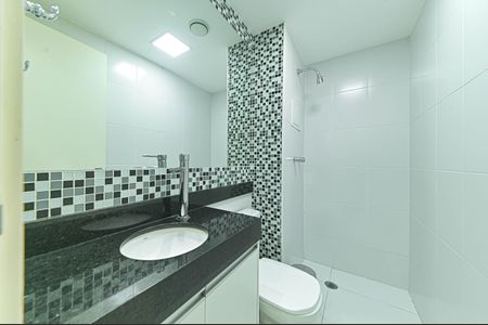 Apartamento à venda com 225m², 3 quartos e 4 vagas Apartamento à venda com 225m², 3 quartos e 4 vagasArea de Serviço - Banheiro