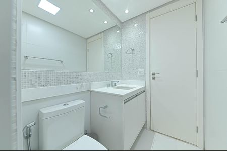 Apartamento à venda com 225m², 3 quartos e 4 vagas Apartamento à venda com 225m², 3 quartos e 4 vagasBanheiro da Suíte 2