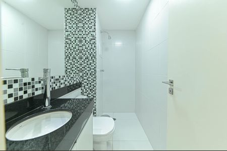 Apartamento à venda com 225m², 3 quartos e 4 vagas Apartamento à venda com 225m², 3 quartos e 4 vagasArea de Serviço - Banheiro