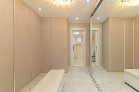 Apartamento à venda com 225m², 3 quartos e 4 vagas Apartamento à venda com 225m², 3 quartos e 4 vagasSuite 3