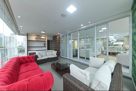 Apartamento à venda com 225m², 3 quartos e 4 vagas Apartamento à venda com 225m², 3 quartos e 4 vagasVaranda