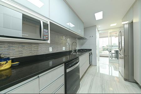 Apartamento à venda com 225m², 3 quartos e 4 vagas Apartamento à venda com 225m², 3 quartos e 4 vagasCozinha