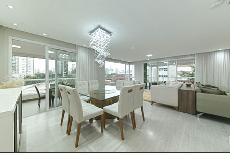 Apartamento à venda com 225m², 3 quartos e 4 vagas Apartamento à venda com 225m², 3 quartos e 4 vagasSala