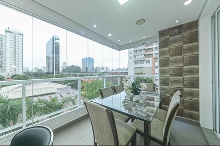 Apartamento à venda com 225m², 3 quartos e 4 vagas Apartamento à venda com 225m², 3 quartos e 4 vagasVaranda