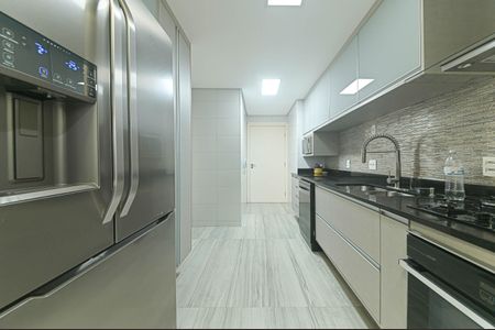 Apartamento à venda com 225m², 3 quartos e 4 vagas Apartamento à venda com 225m², 3 quartos e 4 vagasCozinha