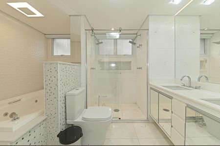 Apartamento à venda com 225m², 3 quartos e 4 vagas Apartamento à venda com 225m², 3 quartos e 4 vagasBanheiro da Suíte 3
