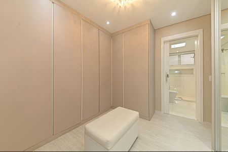 Apartamento à venda com 225m², 3 quartos e 4 vagas Apartamento à venda com 225m², 3 quartos e 4 vagasSuite 3