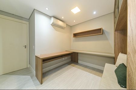 Apartamento à venda com 225m², 3 quartos e 4 vagas Apartamento à venda com 225m², 3 quartos e 4 vagasEscritório