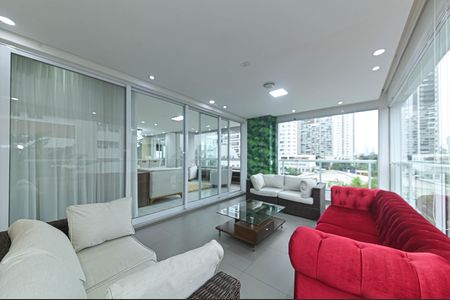 Apartamento à venda com 225m², 3 quartos e 4 vagas Apartamento à venda com 225m², 3 quartos e 4 vagasVaranda