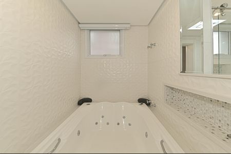 Apartamento à venda com 225m², 3 quartos e 4 vagas Apartamento à venda com 225m², 3 quartos e 4 vagasBanheiro da Suíte 3