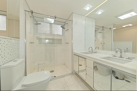 Apartamento à venda com 225m², 3 quartos e 4 vagas Apartamento à venda com 225m², 3 quartos e 4 vagasBanheiro da Suíte 3