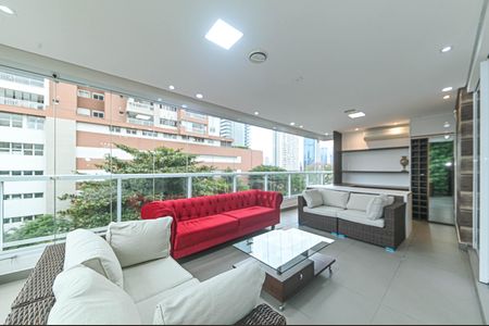 Apartamento à venda com 225m², 3 quartos e 4 vagas Apartamento à venda com 225m², 3 quartos e 4 vagasVaranda