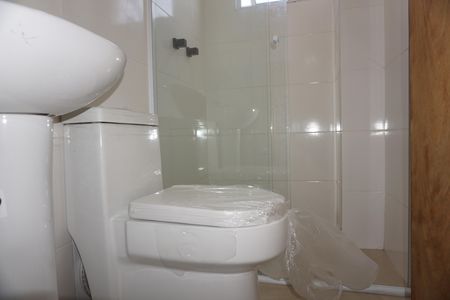 Banheiro de apartamento para alugar com 1 quarto, 40m² em Jardim Castilho, Embu das Artes