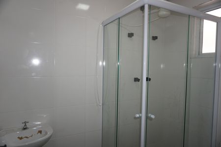 Banheiro de apartamento para alugar com 1 quarto, 40m² em Jardim Castilho, Embu das Artes