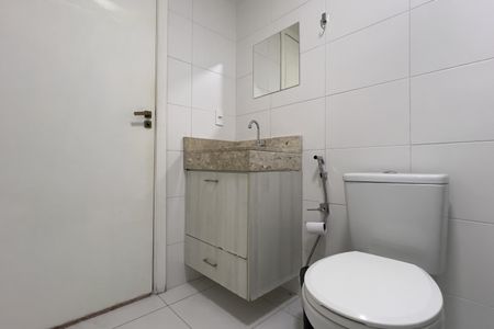 Banheiro de apartamento para alugar com 1 quarto, 37m² em Vila Galvão, Guarulhos