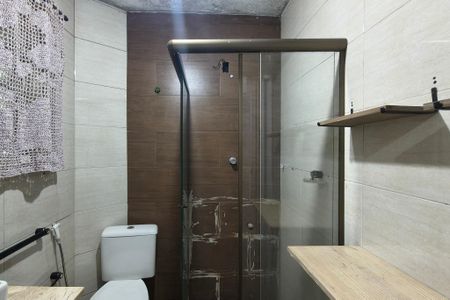 Banheiro  de casa de condomínio para alugar com 2 quartos, 40m² em Guilhermina, Praia Grande