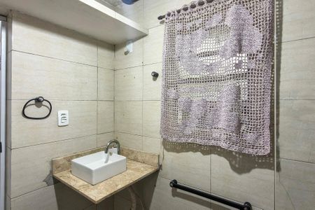 Casa de condomínio para alugar com 40m², 2 quartos e sem vaga Casa de condomínio para alugar com 40m², 2 quartos e sem vagaBanheiro