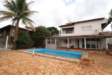 Casa para alugar com 250m², 3 quartos e 5 vagasPiscina