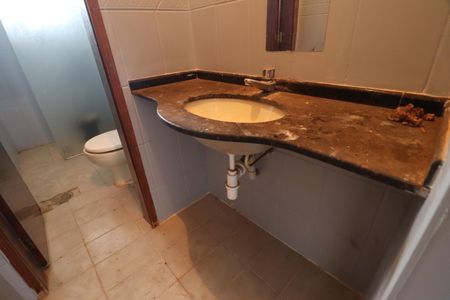 Casa para alugar com 250m², 3 quartos e 5 vagasBanheiro Social