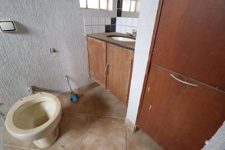 Banheiro do Quarto 2 de casa para alugar com 3 quartos, 250m² em Cidade Jardim, Uberlândia