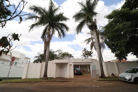 Casa para alugar com 250m², 3 quartos e 5 vagasFachada