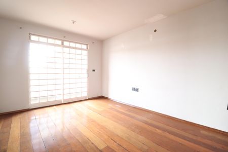 Casa para alugar com 250m², 3 quartos e 5 vagasQuarto 2 - Suíte