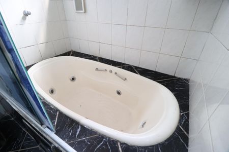 Casa para alugar com 300m², 3 quartos e 6 vagasBanheiro do Quarto 2