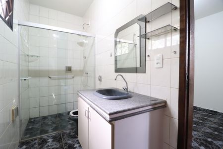 Casa para alugar com 300m², 3 quartos e 6 vagasBanheiro do Quarto 3
