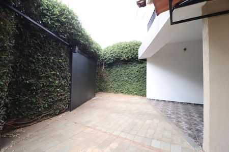 Casa para alugar com 300m², 3 quartos e 6 vagasGaragem