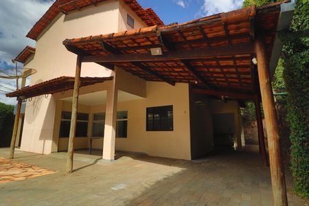 Casa para alugar com 300m², 3 quartos e 6 vagasVaranda