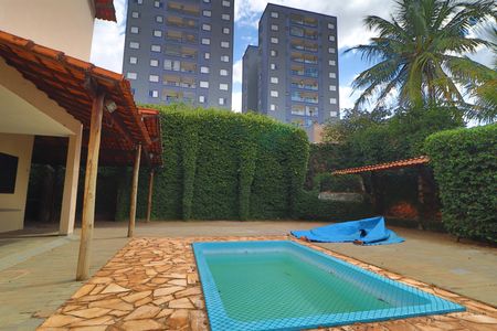 Casa para alugar com 300m², 3 quartos e 6 vagasPiscina