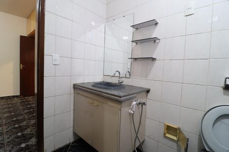 Casa para alugar com 300m², 3 quartos e 6 vagasBanheiro do Quarto 2