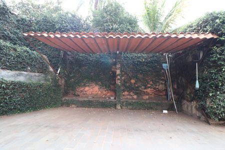 Garagem de casa para alugar com 3 quartos, 300m² em Tubalina, Uberlândia
