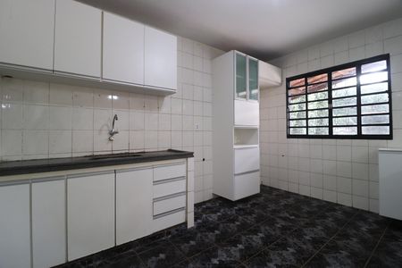 Casa para alugar com 300m², 3 quartos e 6 vagasCozinha